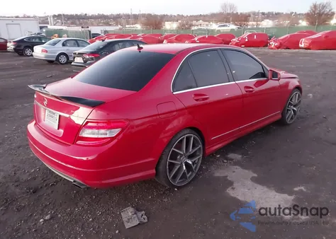 2010 Mercedes-Benz C 300 Sport z USA, uszkodzony, nr VIN WDDGF5EB0AR112028